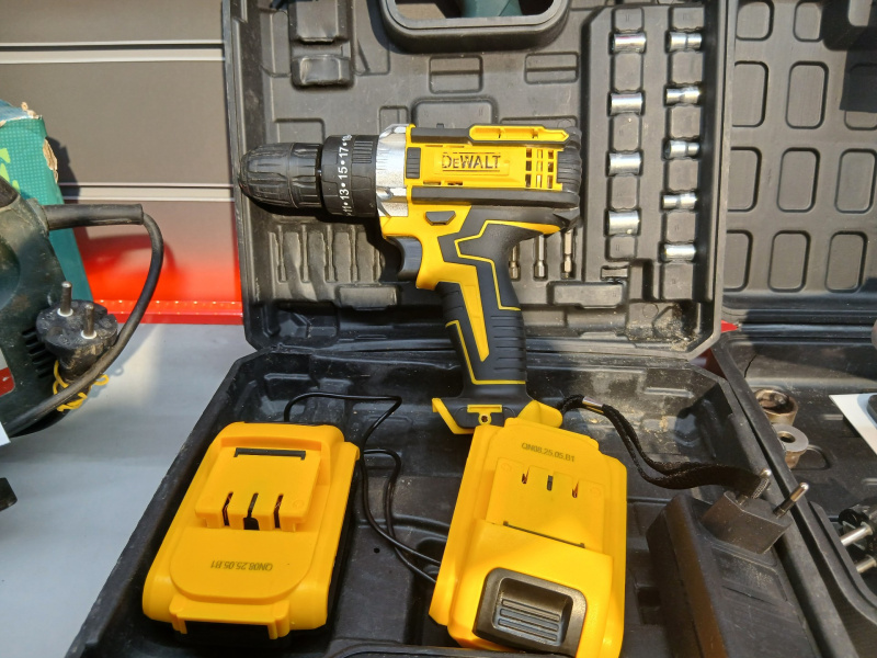 Шуруповерт Dewalt Не указана