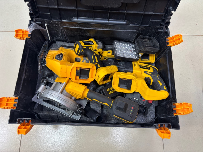 Набор электроинструмента Dewalt 11 в 1