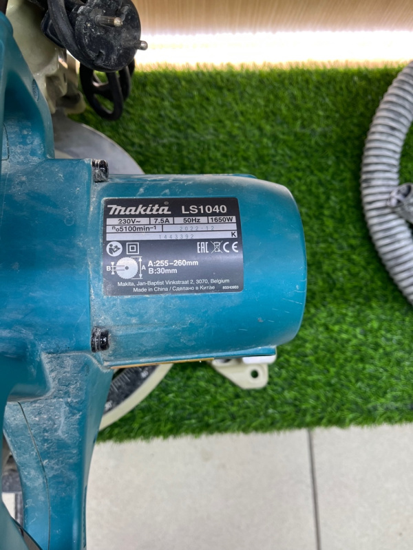 Торцовочная пила Makita ls 1040
