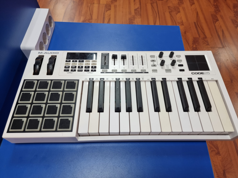 контролер M-Audio Code-25